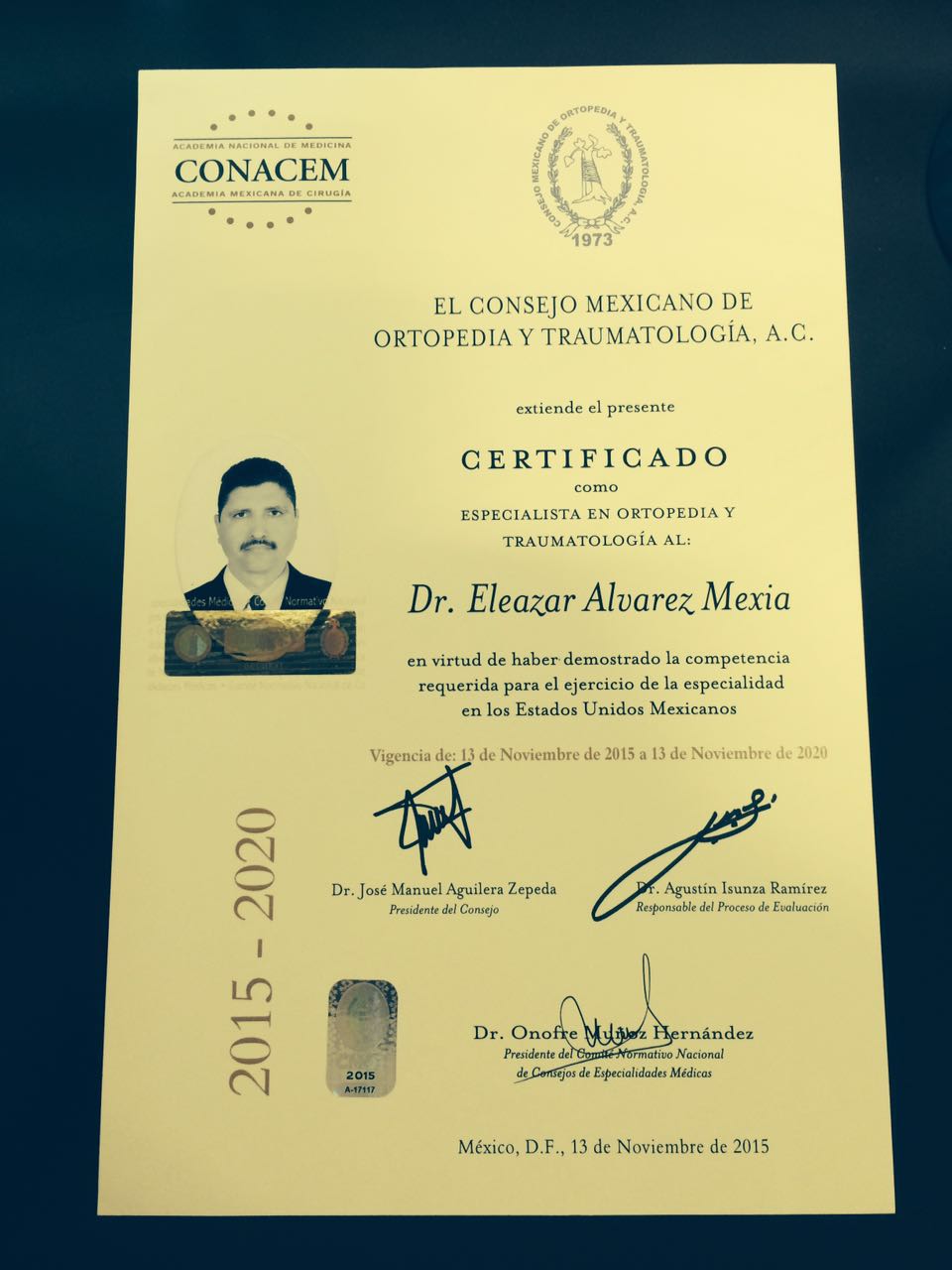 Certificado como Especialista en Ortopedia y Traumatología